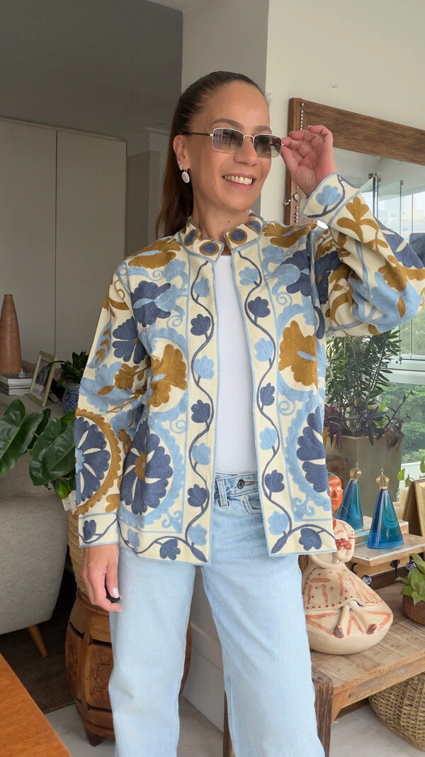 Casaco Bordado Linho Off White Mandala Azul e Mostarda Tati Veste