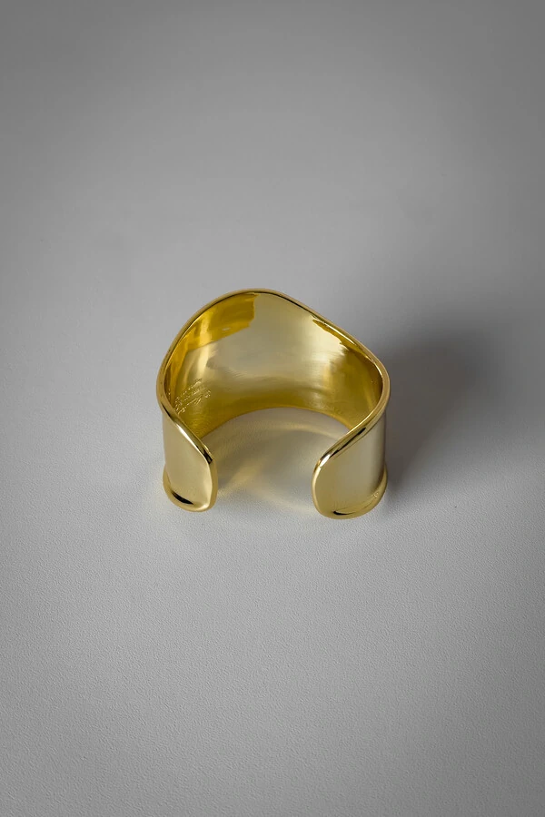 Bracelete Punho Orgânico M | Banho de Ouro 18k | Elegante