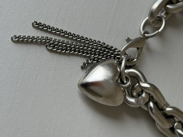 Pulseira Chunky de Elos com Pingente de Coração em Banho de Prata | Tatsi