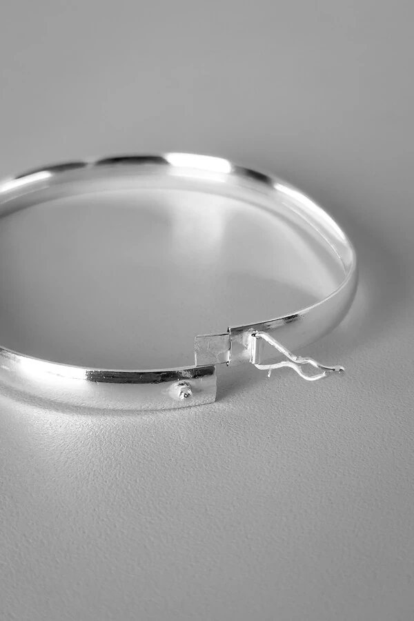 Bracelete Liso Oval com Fecho | Prata 925 | Atemporal