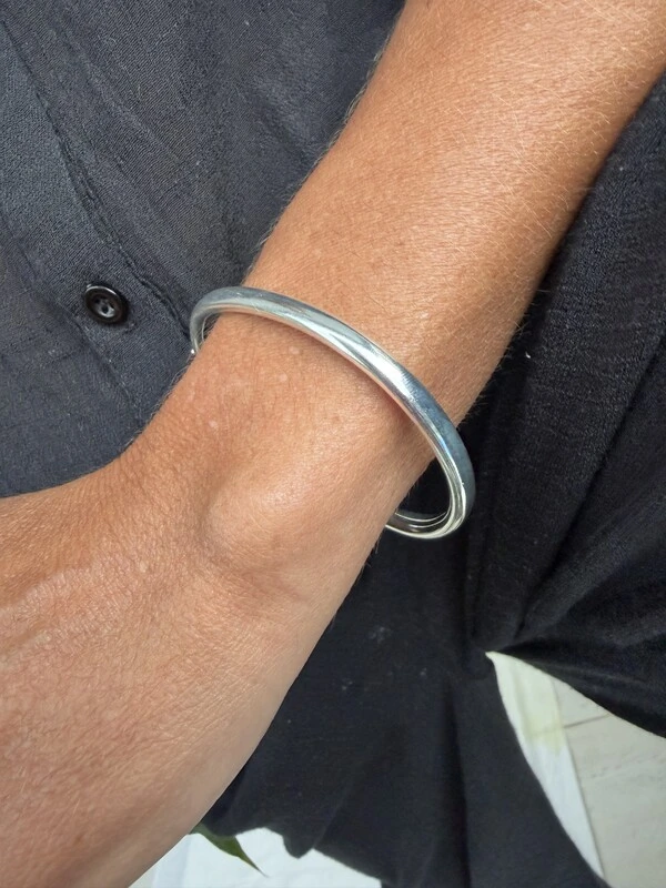 Bracelete Tubo Liso com Fecho de Segurança em Prata 925