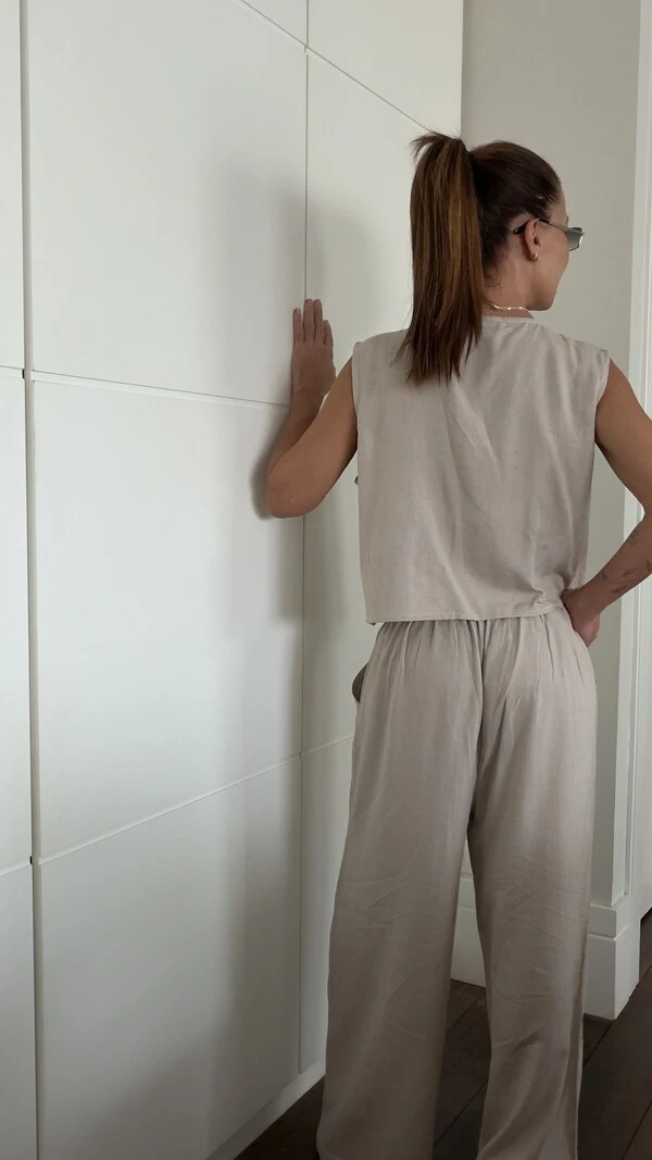 Conjunto Colete Bordado e Calça Pantalona Areia