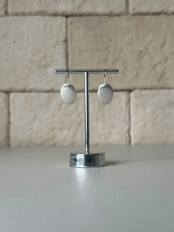 Brinco Oval Pendente Banho de Prata