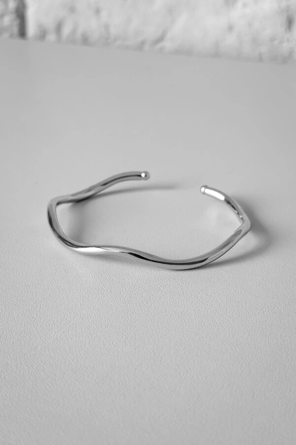 Pulseira Orgânica Lisa Aberta | Banho Ródio | Minimalista