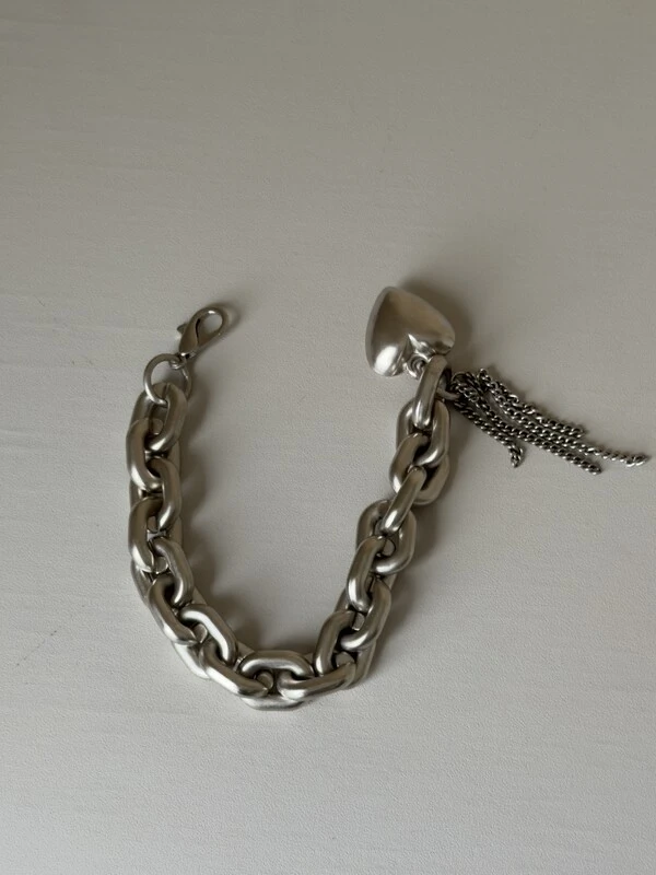 Pulseira Chunky de Elos com Pingente de Coração em Banho de Prata | Tatsi
