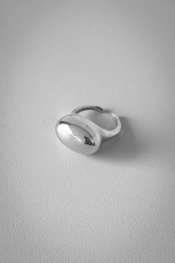 Anel Dedinho Oval | Banho de Ródio | Moderno