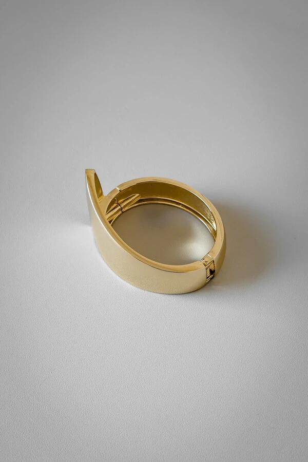 Bracelete Largo Esculpido | Banho de Ouro 18k | Moderno