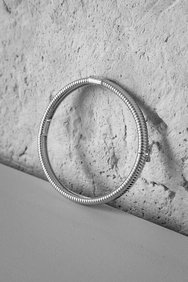 Bracelete Riscas Cravejado | Banho Ródio | Moderno