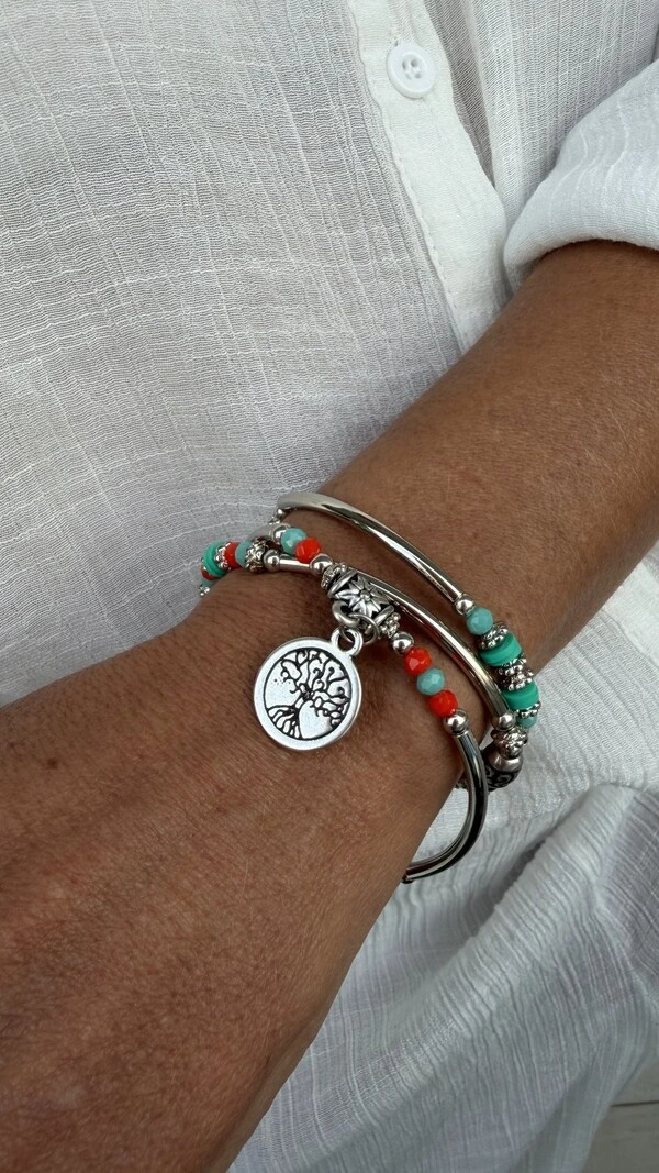 Pulseira Multivoltas Turquesa e Coral Banho de Prata com Medalha