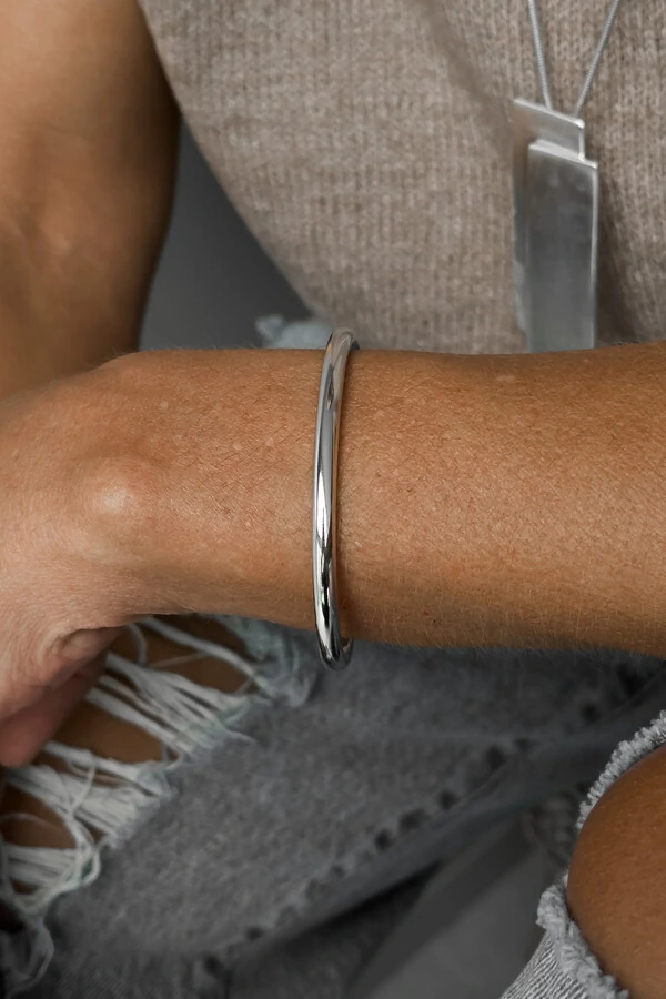 Bracelete Rígido Fino | Banho de Ródio | Minimalista