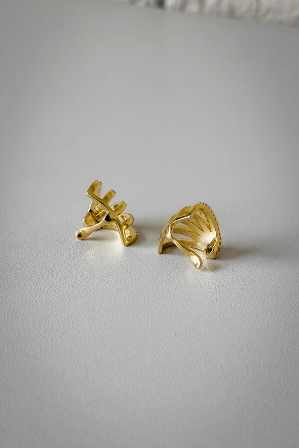 Piercing Cravejado Abas | Banho de Ouro 18k | Luxo