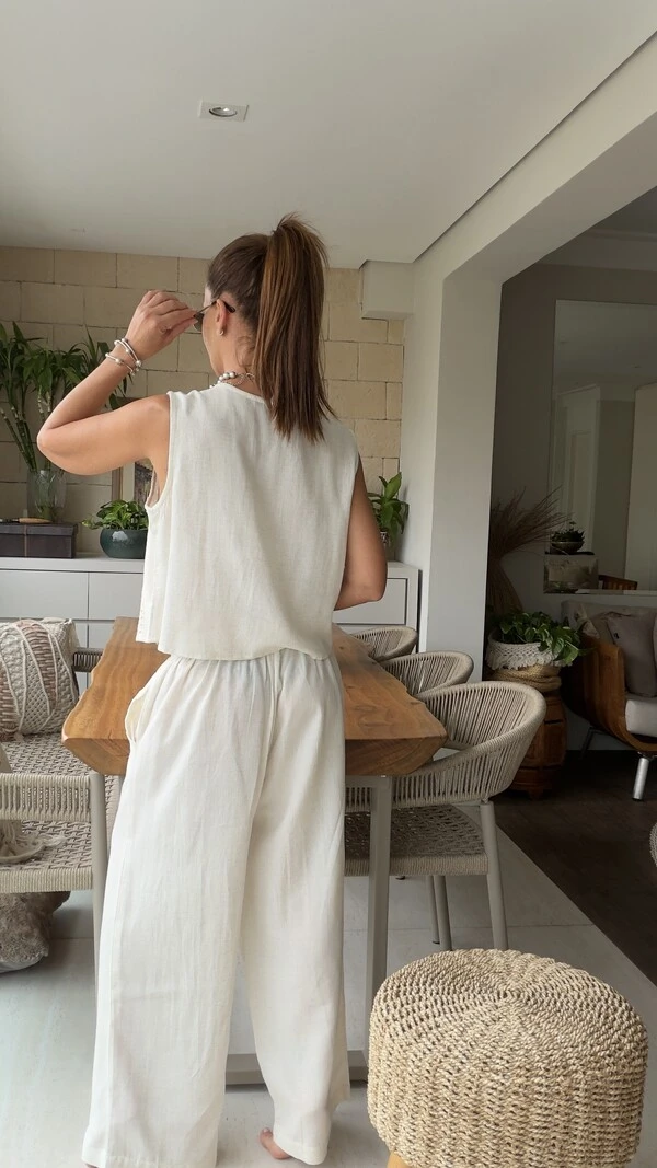 Conjunto Colete Bordado e Calça Pantalona Off-White