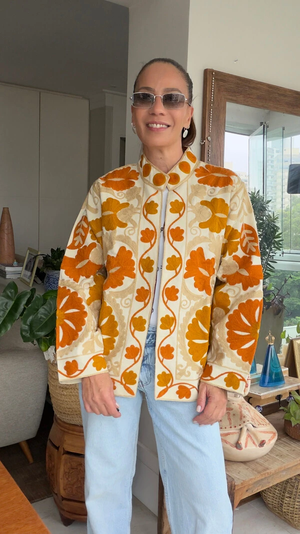 Casaco Bordado Linho Off White Mandala Laranja e Mostarda Tati Veste