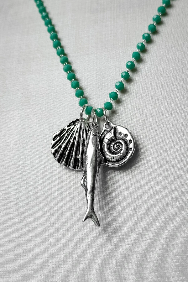 Colar Longo Patuá Sardinha Verde | Banho Prata 925 | Moderno