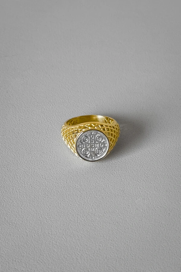 Anel São Bento | Prata 925 + Banho de Ouro 18k e Ródio