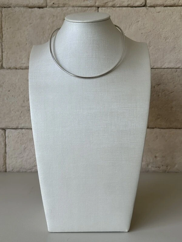 Choker Aro Rígido Fio Fino Banho de Ródio