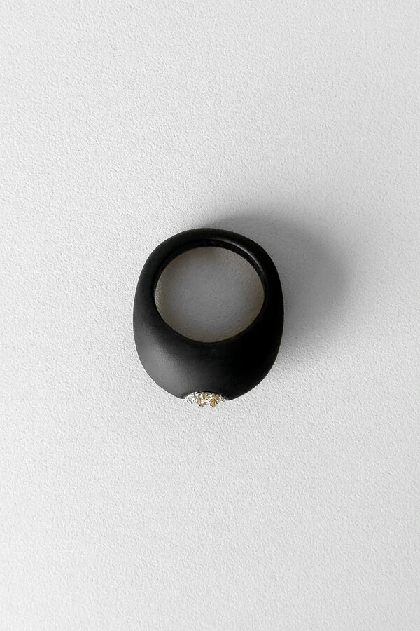 Anel Noir | Resina Preta | Zircônias em Ouro 18k