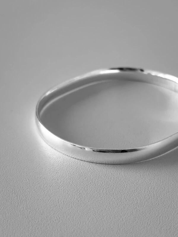 Bracelete Liso Oval com Fecho | Prata 925 | Atemporal