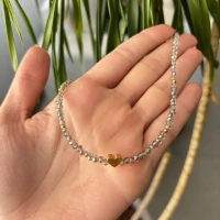 Choker Cristal Cinza com Esferas Douradas e Coração