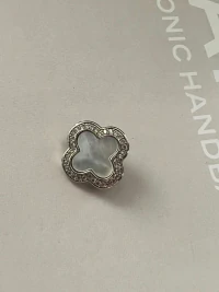 Pingente Trevo em Madrepérola Cravejado (Para Pulseira)