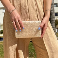 Bolsa Clutch Perolada