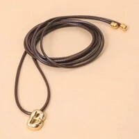 Colar Fio Courinho Marrom Pingente Letra