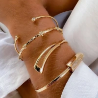Braceletes Minimalistas