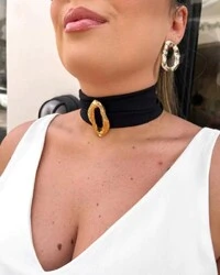 Choker Tecido Pingente Oval Dourado Martelado