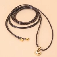 Colar Fio Courinho Marrom Pingente Letra