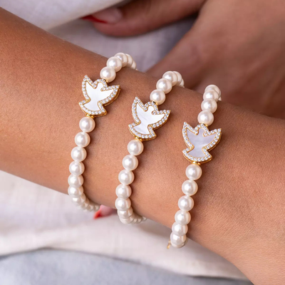 Foto Pulseira de Pérolas com Pingente Espírito Santo