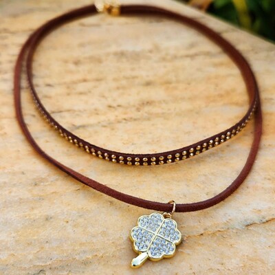 Foto Choker Camurça Duplo Marrom Trevo
