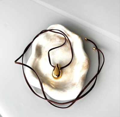 Foto Choker Camurça com Pingente Gota