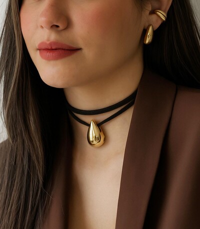 Foto Choker Camurça com Pingente Gota