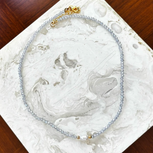 Choker Cristal Azul Acizentado com Pérola de água doce