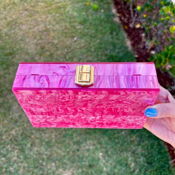 Bolsa Clutch Perolada com Textura de Quadrados