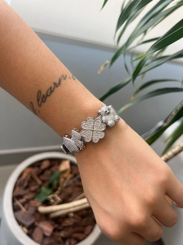 Pulseira Relógio com Três Pingentes