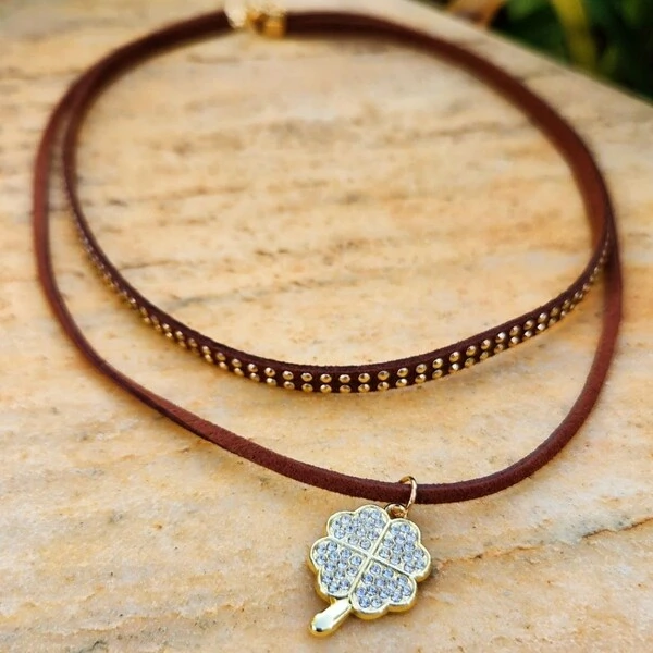 Choker Camurça Duplo Marrom Trevo