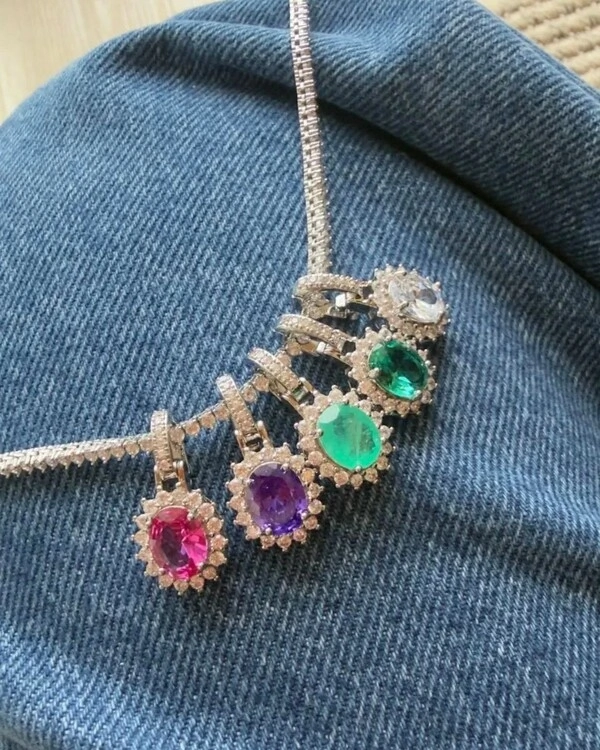 Pingente Oval com Zircônia