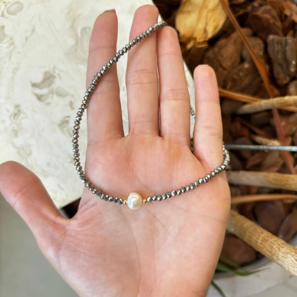 Choker Cristal Grafite com Pérola de Água Doce