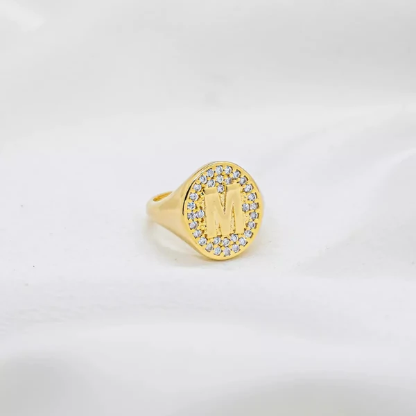 Anel Letra Cravejado Ajustável