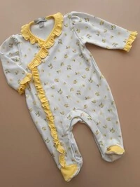 Macacão Babadinho Algodão Egípcio Limão Off White Mostarda