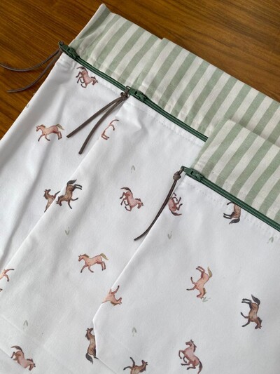 Foto Kit Saquinhos Estampa Horses Branco Bege