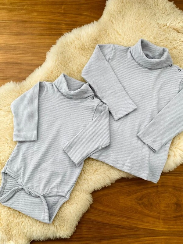 Camiseta Canelado Gola Alta Cinza