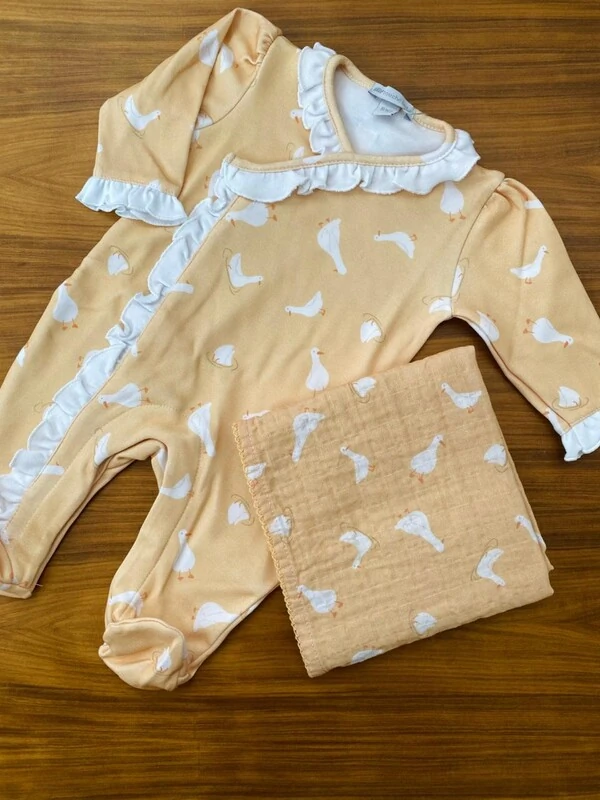 Macacão Babadinhos Patinhos Algodão Egípcio Amarelo