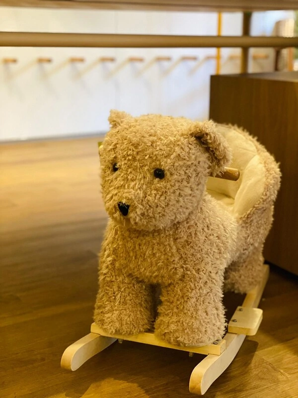 Urso de Balanço Musical Bege