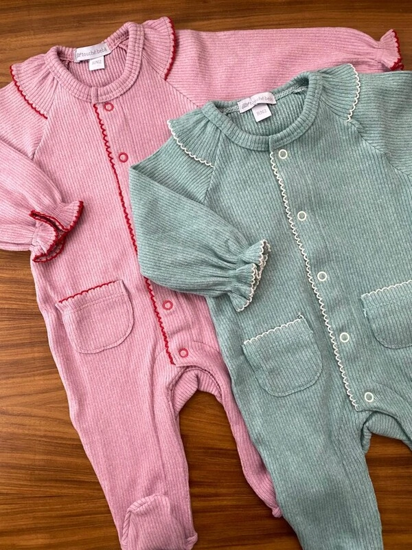 Macacão Canelado Babadinho Rose