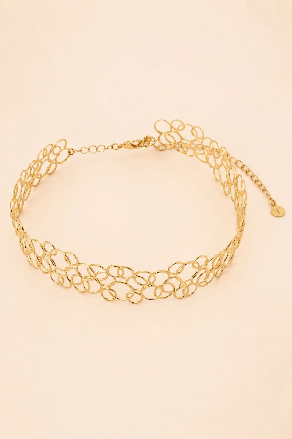 Foto Colar Choker Dourado Círculos Vazado