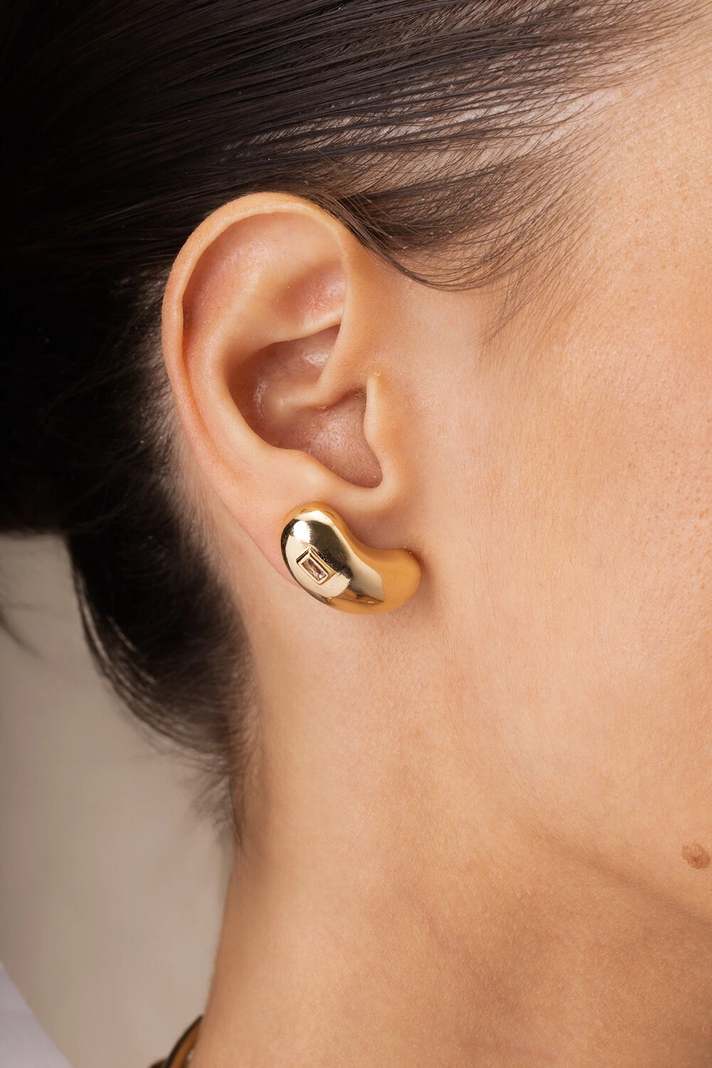 FotoBrinco Dourado Bean Ponto Zircônia