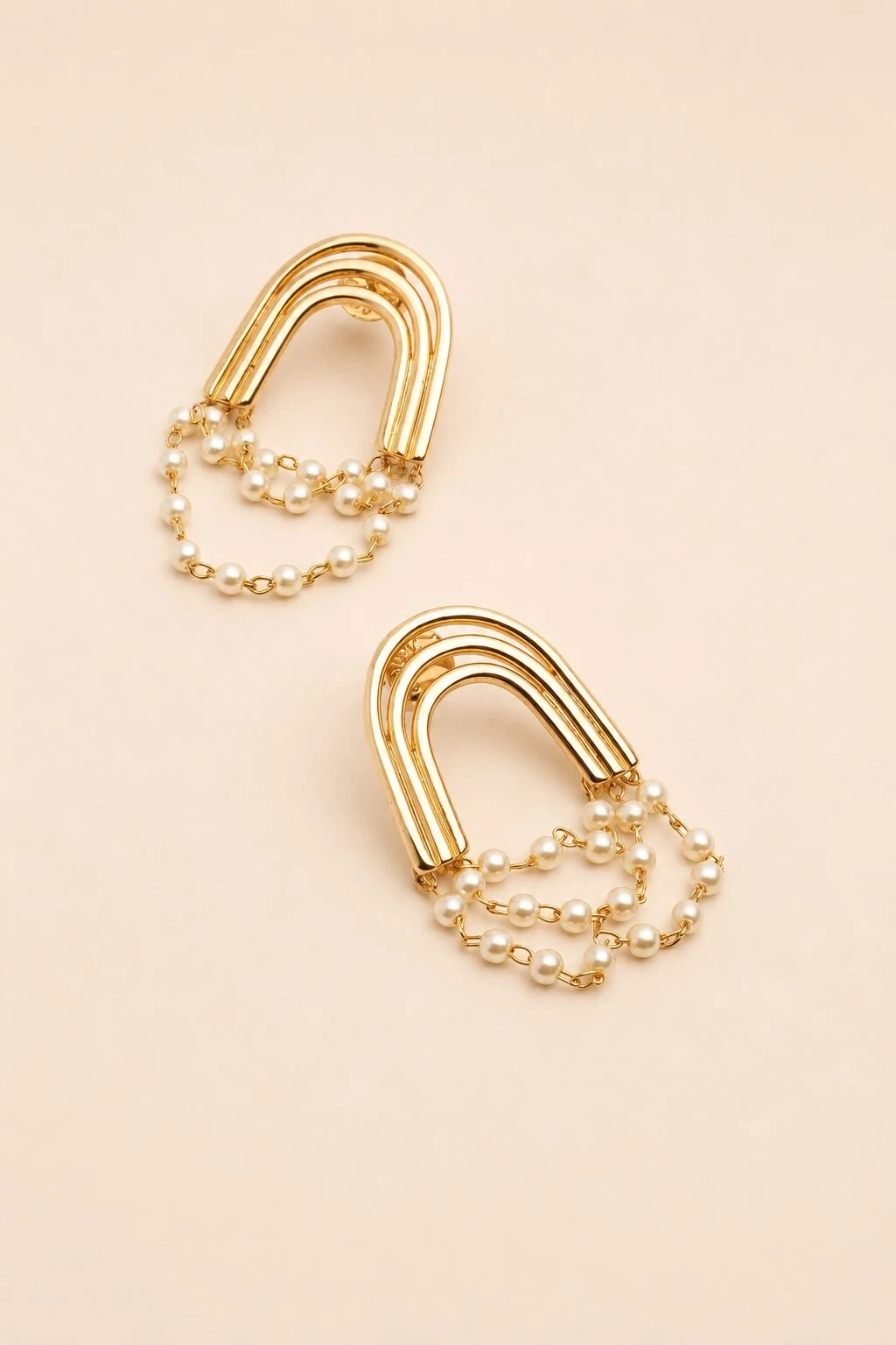 Foto Brinco Dourado Arco com Pérola