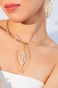 Colar Aro Folha Nude Dourado